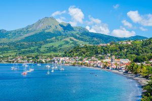 Vue sur la baie de St pierre dans le nord de la Martinique - Blog Marketom