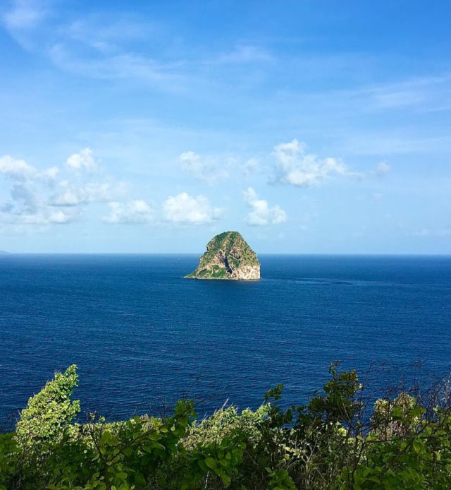 Le saviez-vous ? 💎

Le rocher du Diamant doit son nom aux reflets brillants dont se parent ses parois selon les heures de la journée. 

#villagedelapointe #pointefaula #vacancesmartinique #martinique #martiniquemagnifique #logementmartinique #destinationvacances #vacancesdereve
